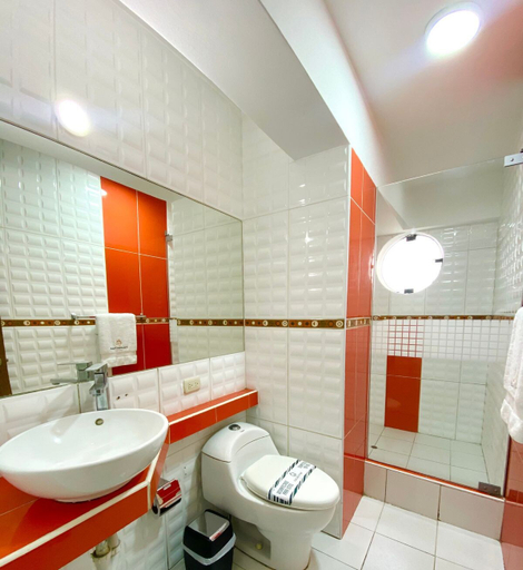 Bathroom 2, Golden Mar Hotel, Lima