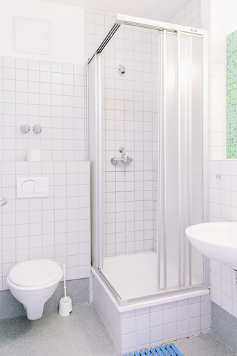Bathroom 5, St Christopher's Berlin Mitte - Hostel, Berlin