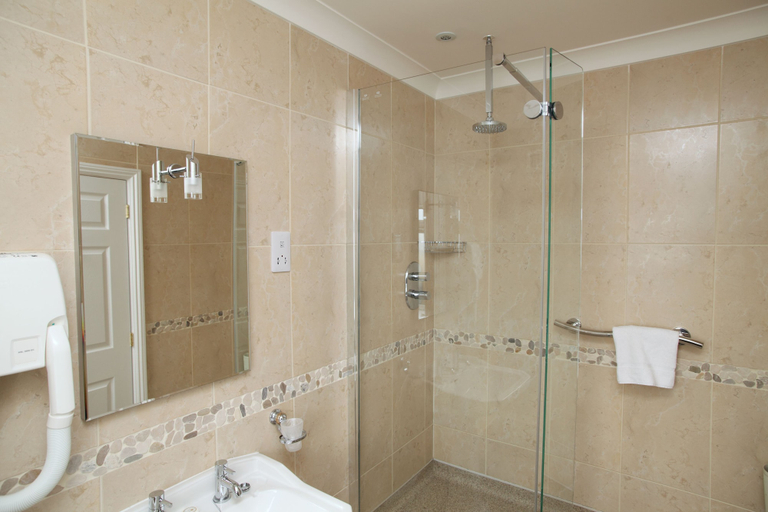 Bathroom 4, Imperial Hotel, Norfolk