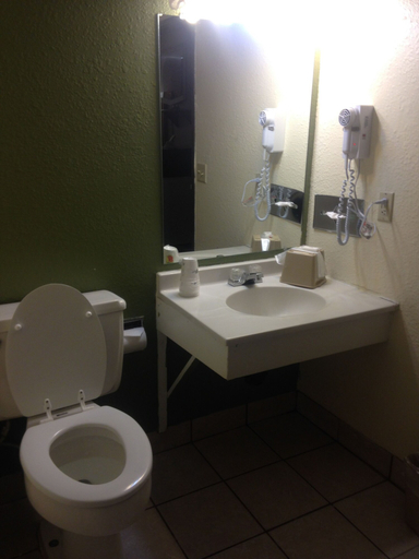 Bathroom 4, Super 8 by Wyndham Craig, Moffat