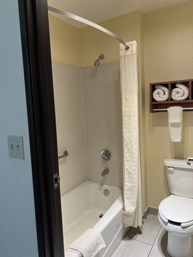 Bathroom 4, Yosemite Sierra Inn, Madera