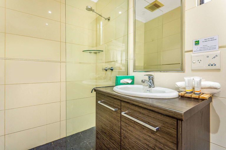 Bathroom 5, Quality Hotel Darwin Airport, Jingili