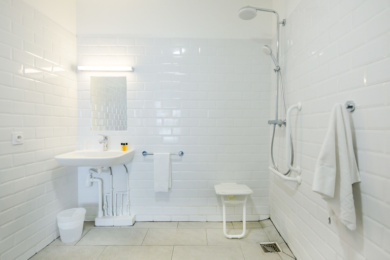 Bathroom 5, Hotel Le Grand Bleu, Saint-Paul