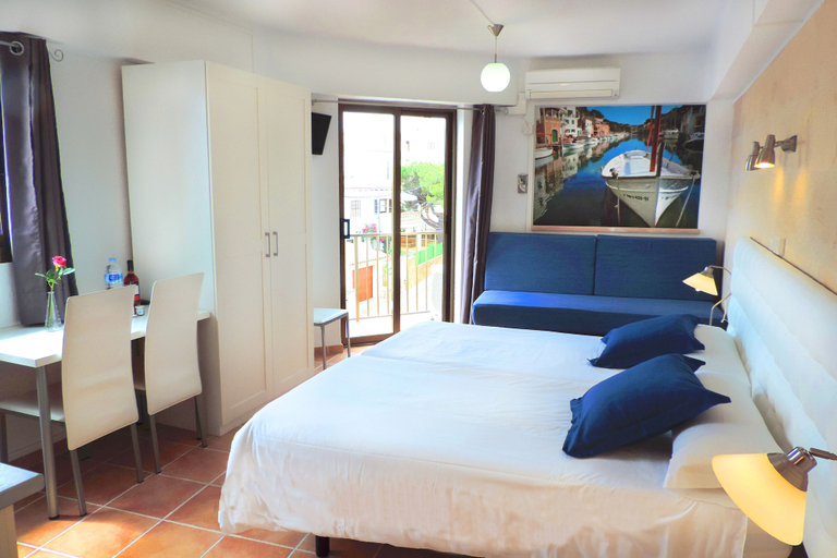 Bedroom 4, Marblau Hostal, Baleares
