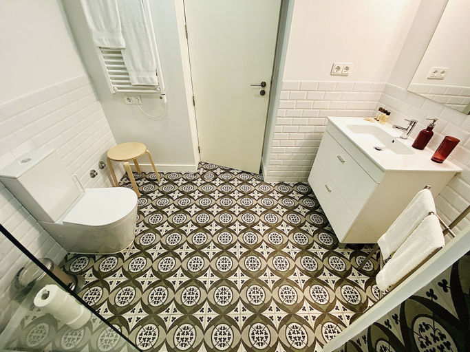 Bathroom 3, Vitoria's Terrace Apartments, Porto