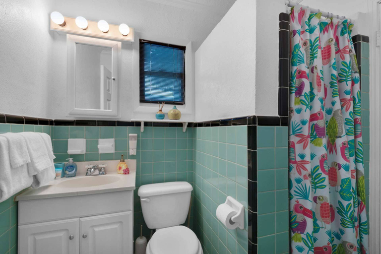Bathroom 3, Mermaid Tales, Bay