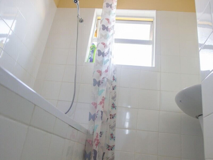 Bathroom 3, Lolos Exquisite Two Bedroom Apartment, Harare