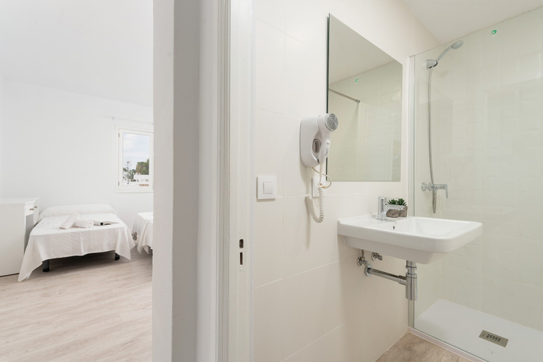 Others 5, Hostal Talamanca, Baleares