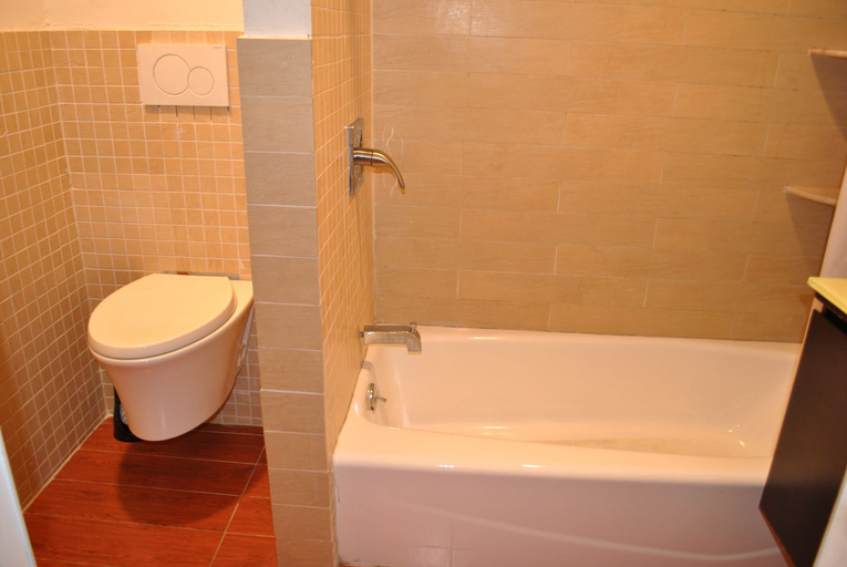 Bathroom 4, Newark Hansbury Multi Level House, Newark
