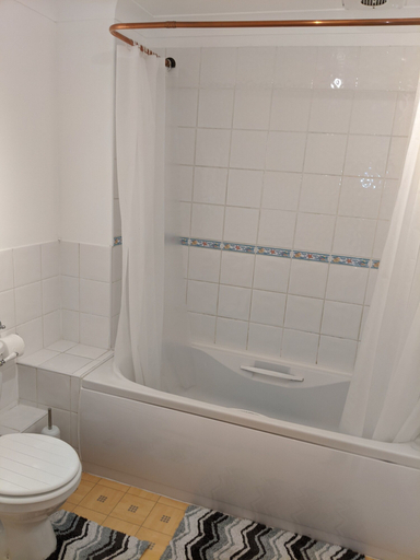 Bathroom 4, Oaklawn Serviced Apartments, Surrey