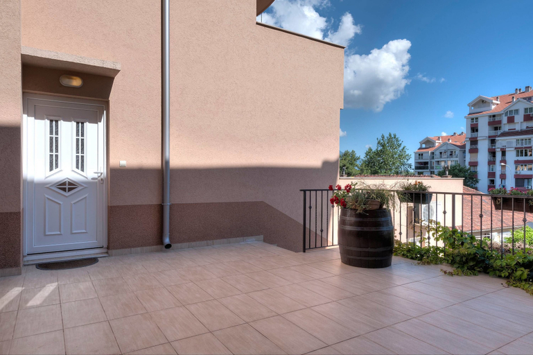 Exterior & Views 2, Apartments City Center