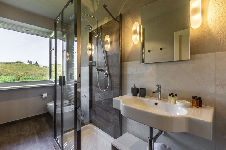Bathroom 4, Casale Dell Acero Rosso 10, Asti