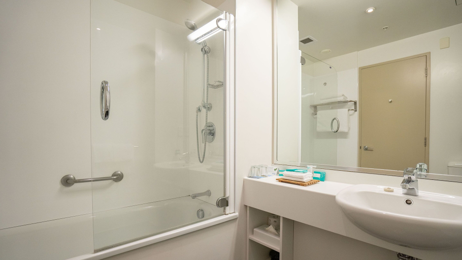 Bathroom 4, Scenic Hotel Dunedin City, Dunedin