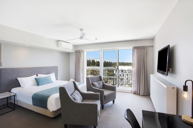 Bedroom 4, Deep Blue Hotel & Hot Springs, Warrnambool