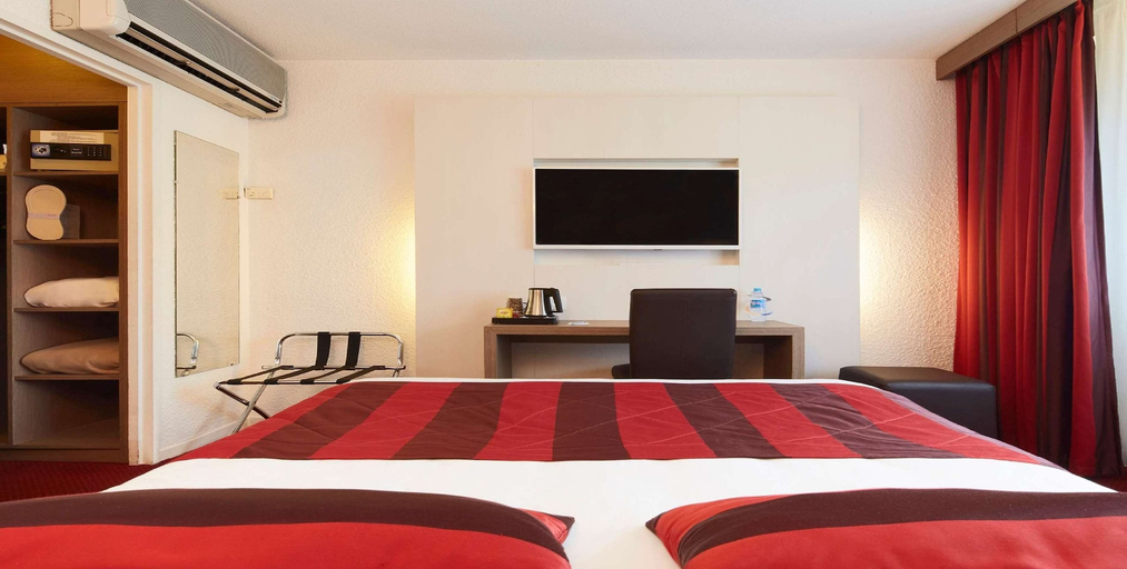 Bedroom 3, Kyriad Grenoble Centre, Isère