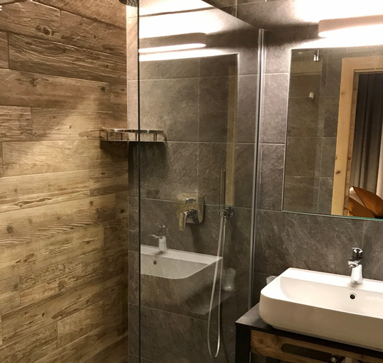 Bathroom 4, Hotel San Vitale, Sondrio