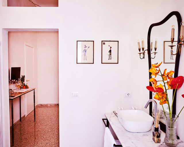 Bathroom 5, Casa Scianna Noto, Syracuse