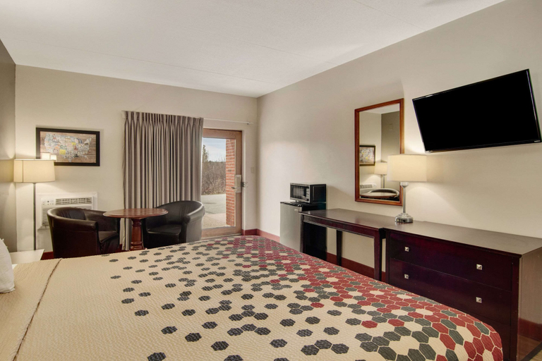 Bedroom 3, Econo Lodge Cadillac, Wexford