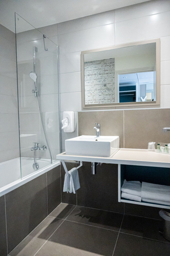 Bathroom 4, Hôtel Le Quetzal, Hérault