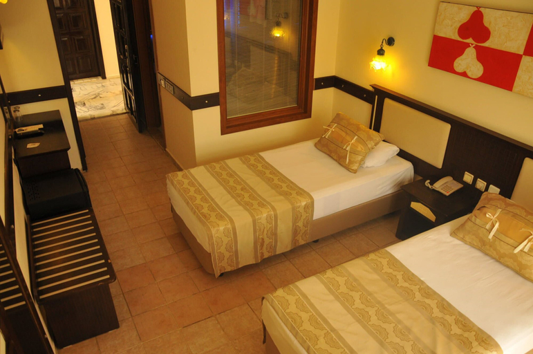 Bedroom 4, Telmessos Neva Hotel - Halal-Non Alcoholic  Hotel, Fethiye