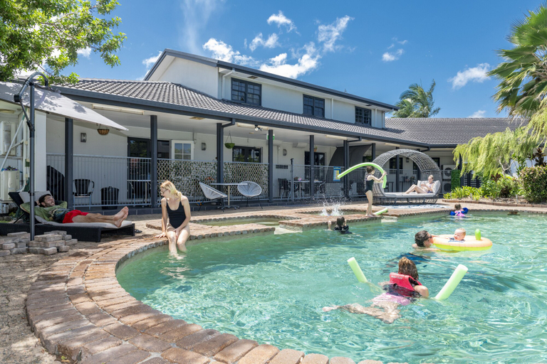 Sport & Beauty 5, Alara Motor Inn, Mackay - Pt A