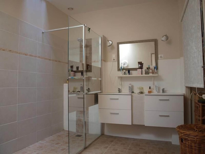 Bathroom 3, Relais la Fleur, Deux-Sèvres