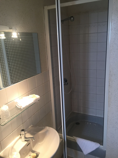 Bathroom 4, Hôtel du Phare, Calvados