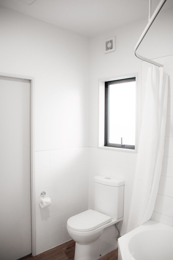 Bathroom 3, Carrick Lodge Motel, Central Otago
