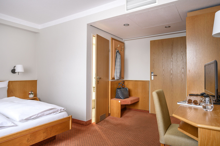 Bedroom 4, Hotel Restaurant Maier, Bodenseekreis
