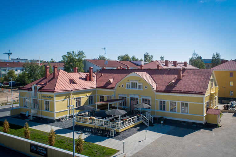 Exterior & Views