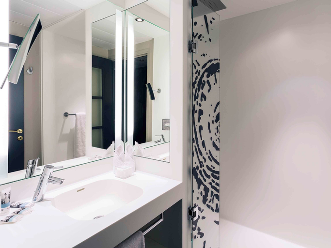 Bedroom 4, Hotel de Bourbon - Mercure Bourges, Cher