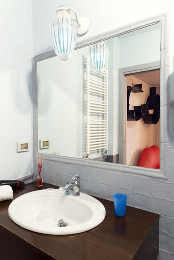 Bathroom 5, Suite d'autore, Enna