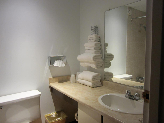 Bathroom 4, Moby Dick Inn, Skeena-Queen Charlotte