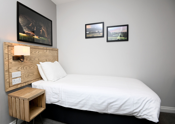 Bedroom 5, Fox & Goose, Barrow Gurney by Marston's Inns, North Somerset