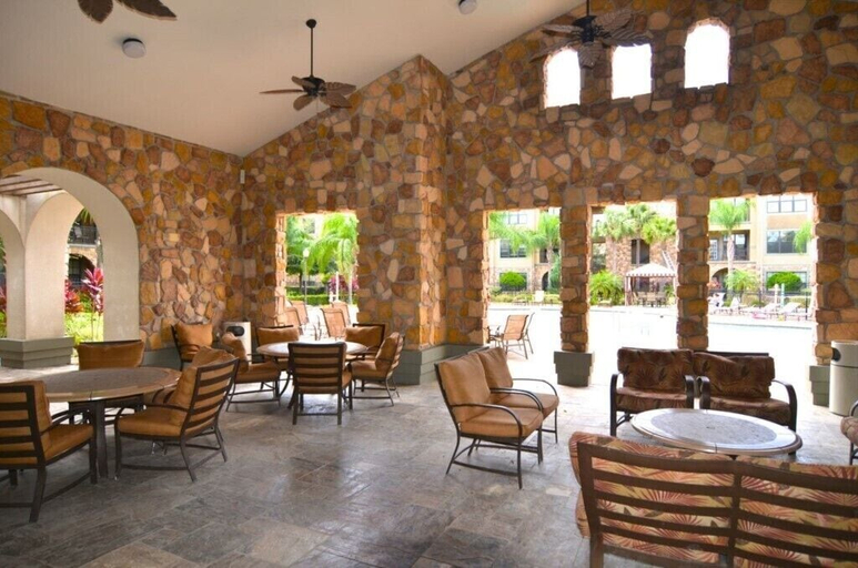 Food & Drinks 5, 3 Bed 3 Bath Pool View High End Corner Condo, Polk