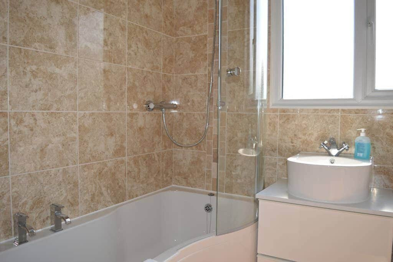 Bathroom 4, Romney House, Kent