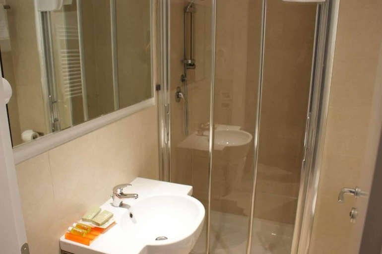 Bathroom 4, Hotel Aniene, Rome