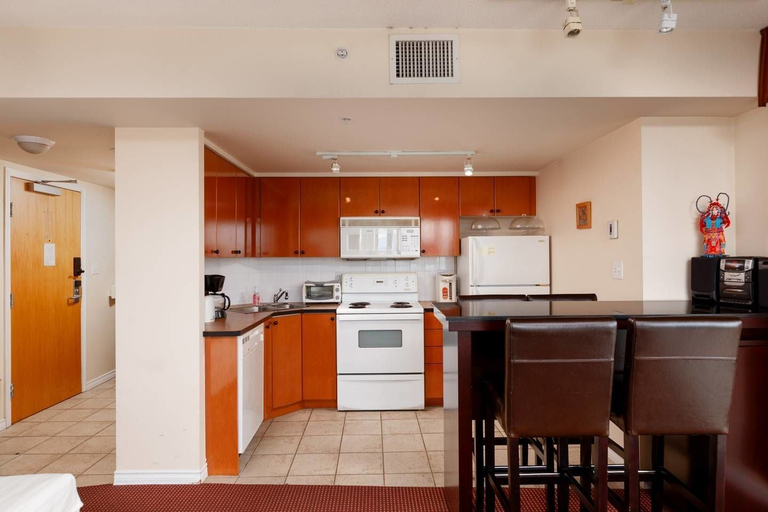 Others 5, Airport Beautiful View 1 BDR Penthouse, Greater Vancouver