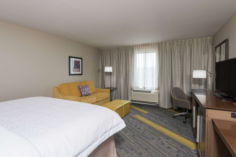 Bedroom 3, Hampton Inn & Suites West Lafayette, Tippecanoe