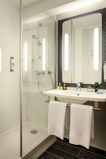 Bathroom 3, ibis Saint-Omer Centre, Pas-de-Calais