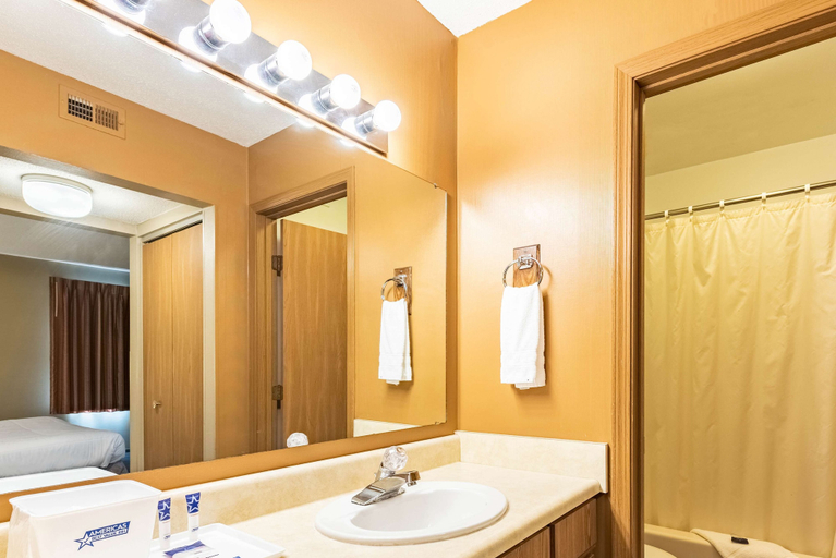 Bathroom 3, Americas Best Value Inn & Suites St. Marys, Auglaize