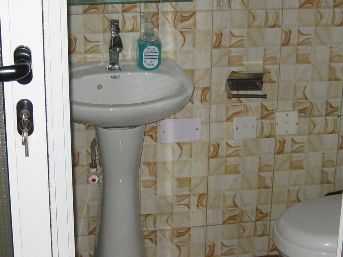 Bathroom 4, GHouse Accra, Tema
