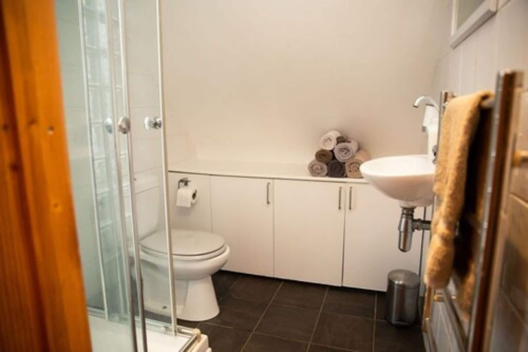Bathroom, Yoghurt Rooms, West Sussex