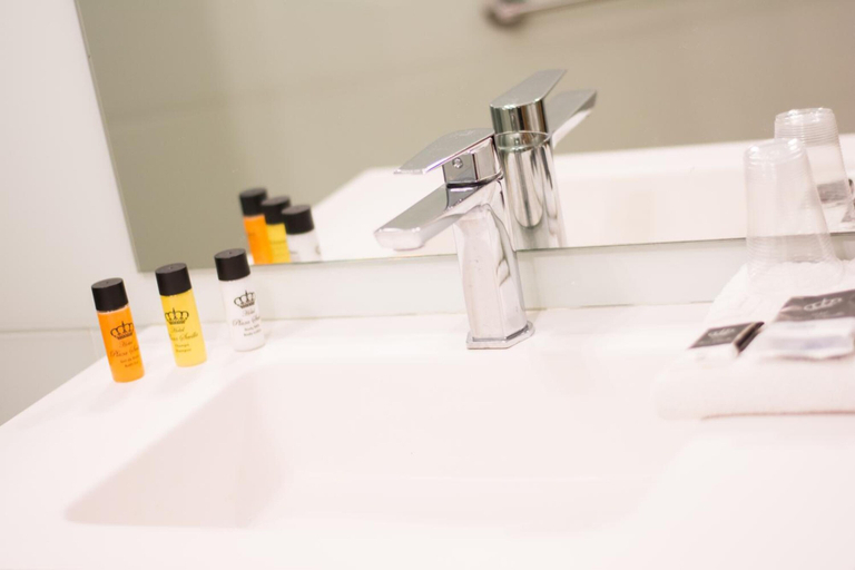 Bathroom 4, Hotel Plaza, Sevilla