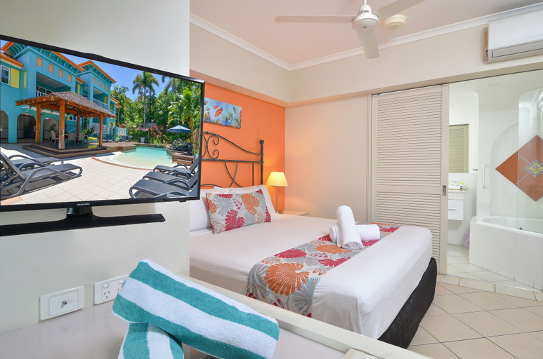 Bedroom 3, Le Cher Du Monde, Douglas