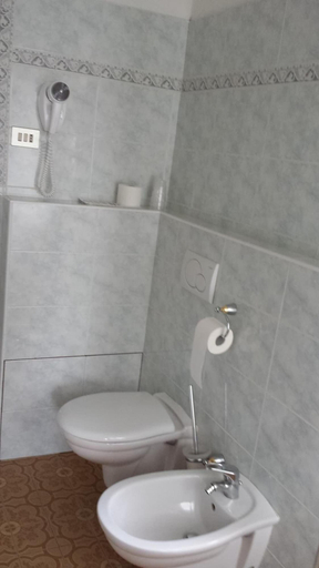 Bathroom 4, Hotel Mirabeau, Como