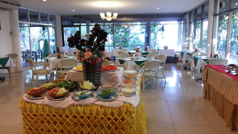 Food & Drinks 5, Nautical Inn, Pattaya