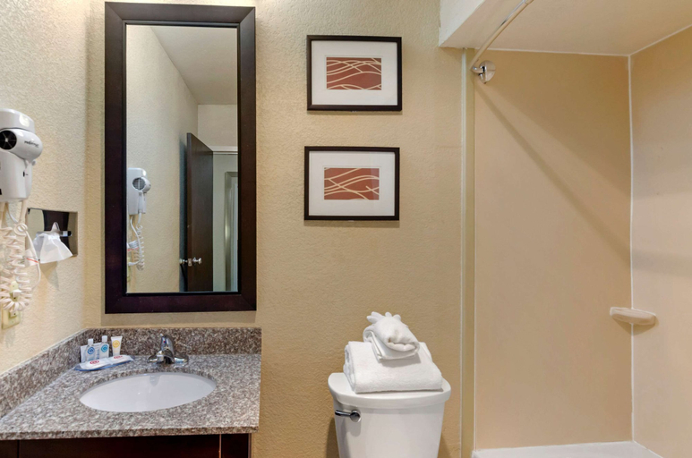 Bathroom 4, Comfort Inn Bluefield, Tazewell