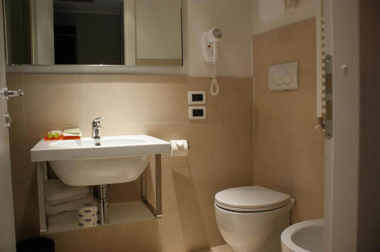 Bathroom 4, Hotel Aniene, Rome
