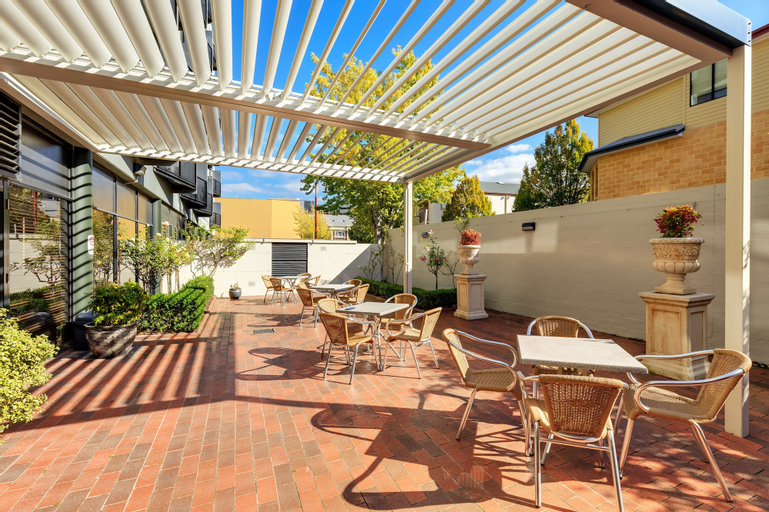 Exterior & Views 9